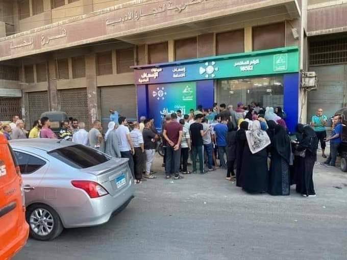ElkhateebRania's tweet photo. الله يلعنهم على اللي عملوه في الناس ده معقولك مش حاسين حتى بالمرضى ولما يبقى المنظر ده في قضية امن قومي يبقى بيعملوا في باقي الملفات والغريب انهم عمالين ينزلوا صور عرض سيارات في العلمين عشان يداروا على الصور دي وده تصرف مش مسئول منهم أبداً https://t.co/bNIOPjKKPo