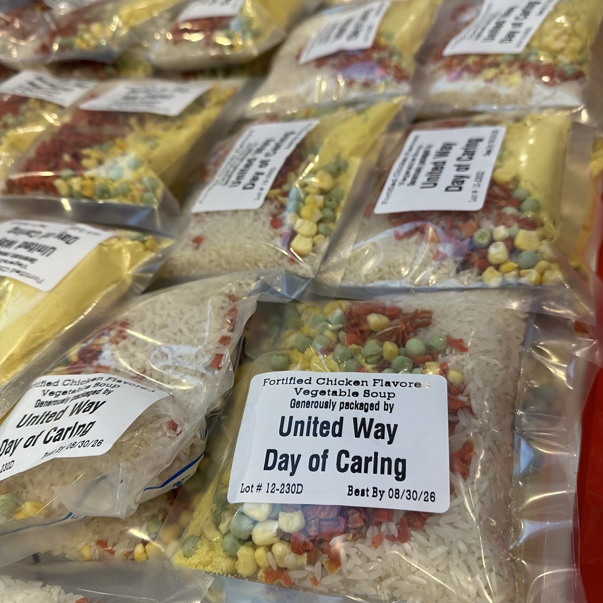 MDSi_inc's tweet photo. United Way’s Day of Caring is one of our favorite volunteering opportunities every year. During last week's event, 651 volunteers packaged 140,000 ready-to-eat meals (yes, 140,000!!), 2,000 snack packs, and 1,000 school supply pouches. Wow! https://t.co/cpxIYUoEA2 https://t.co/pmaU6aZQaZ