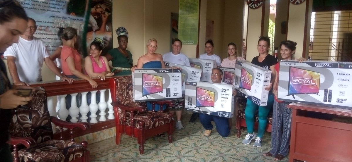 Trabajadores de la Oficina #ETTSS resultan estimulados por alto desempeño. #TabacaletosUnidos #SanctiSpíritusEnMarcha <a href="/DeivyPrezMartn1/">Deivy Pérez Martín</a> <a href="/Yuleisy28822351/">Yuleisy Cancio</a> <a href="/Odelbis2/">Odelbis</a>
