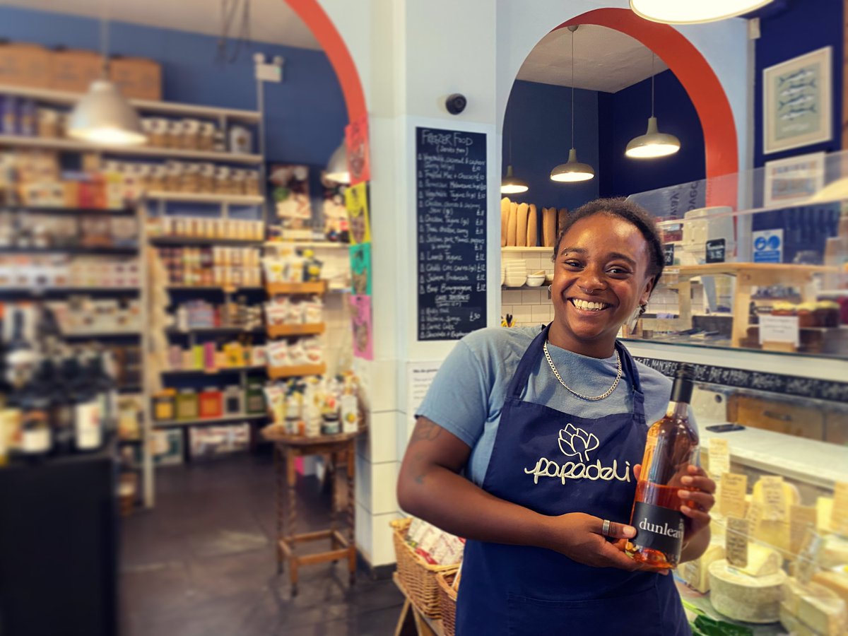Thanks to Cheyenne for being the willing photo subject in <a href="/papadeli/">papadeli</a> 😊

#wine #englishwine #rosé #bristol #deli #hospitality #shoplocal #clifton #redland #food #drink