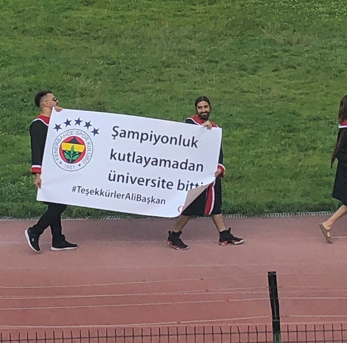 sanki lisede kutladın amk ahahahahah