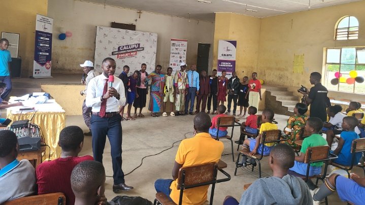 ProfsFLEouganda's tweet image. Multilingualism is the key to international relevance CALUFU, under the banner of &quot;Apprendre et s&apos;amuser,&quot; is more than a camp—it&apos;s a step towards making Ugandan students globally competitive. &quot;Le multilinguisme est la clé de la pertinence internationale.&quot; #CALUFU2024 #LanguageEd