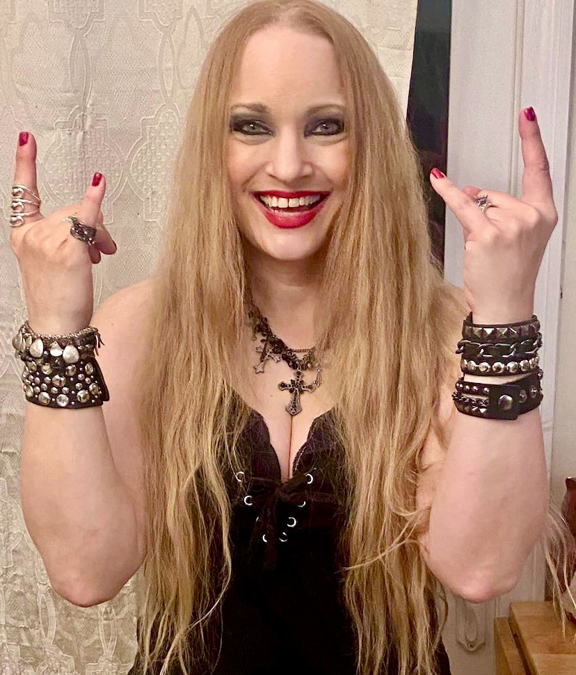 CanillasTracy's tweet image. Ready for @motleycrue @mohegansun in uncasvillect Saturday, Aug 31st.  SO! MUCH! FUN!  I FINALLY! got to be on @nikkisixxpixx side of the stage &amp;amp; I could actually really SEE him!!!! THAT WAS AMAZING!!! 😍❤️🤘🏻🎸 I LOVE HIM!  #motleycrue #rockandroll #rockerchick #raiseyourhorns