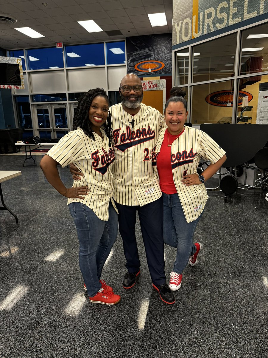 Karen Lucario tweet media