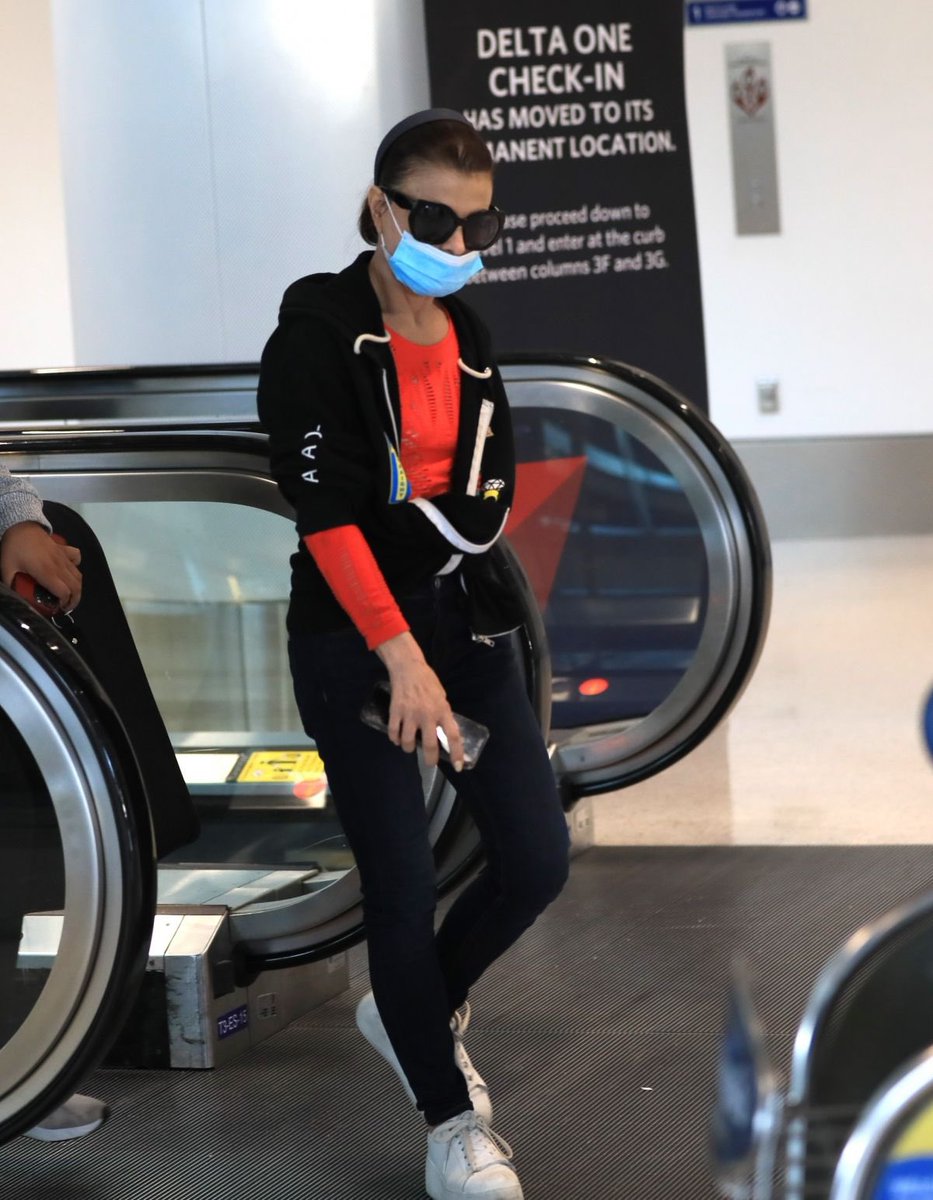 pafansmedia's tweet photo. Paula Abdul spotted at LAX airport yesterday. Homegirl is taking precautions to stay healthy for the fall tour! 

📸: Backgrid https://t.co/VDEsJEkv3F