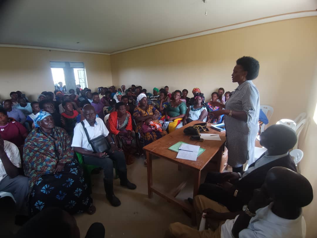 Hon. Anne Mary Tumwine of Ntoroko district addressing residents of Bweramule sub county who have been left homeless due to floods in the area. @CAF implementing <a href="/USAID/">USAID</a> Ugandans for Peace project in the area is sympathizing with the locals. <a href="/TheWIPCentre/">Women's International Peace Centre</a>,<a href="/wsfuganda/">Warrior Squad Foundation Uganda</a>,<a href="/YAGANET1/">Young Agro-Green Africa Network-YAGANET</a>