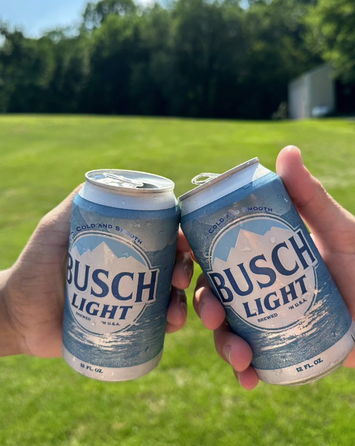 skeffdist's tweet image. Happy TWOsday! 😁 #SkeffDist #BuschLight