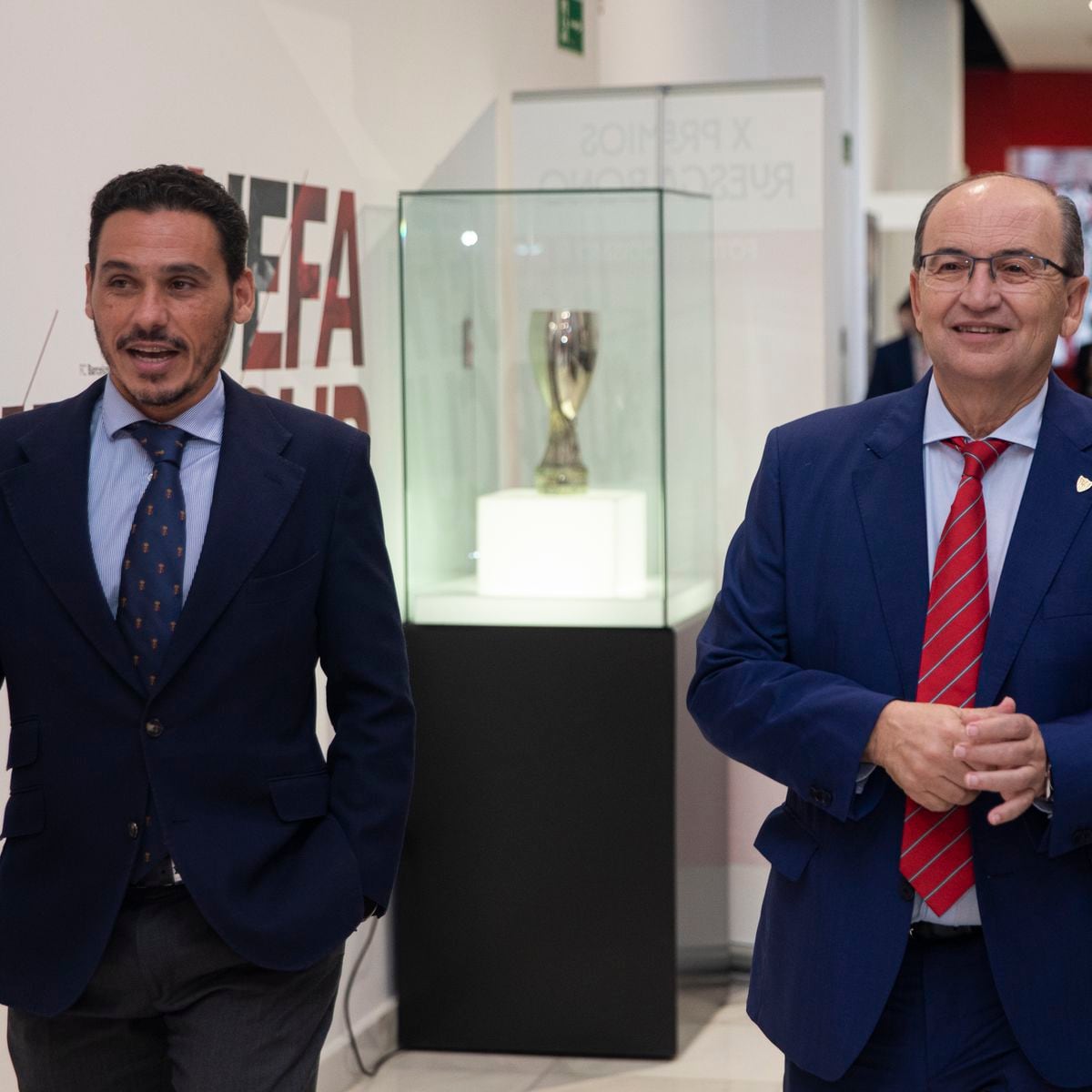 <a href="/SevillaFC/">Sevilla Fútbol Club</a> <a href="/JNavas/">Jesús Navas</a> <a href="/Locampos15/">Lucas Ocampos</a> Todo lo contrario a estos dos mierdas.