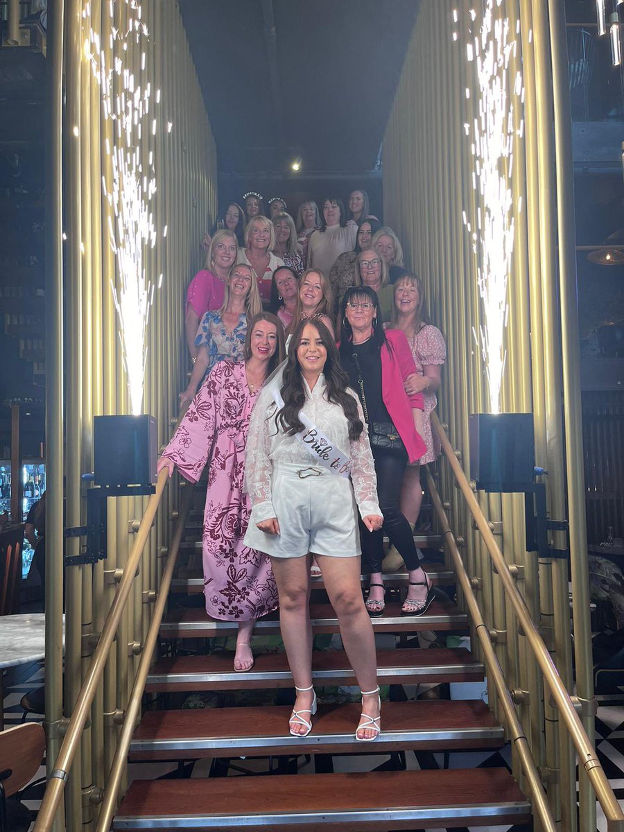AlexandraGray's tweet photo. Hen Number 2 👰🏻‍♀️ https://t.co/s5U5N5J9nA