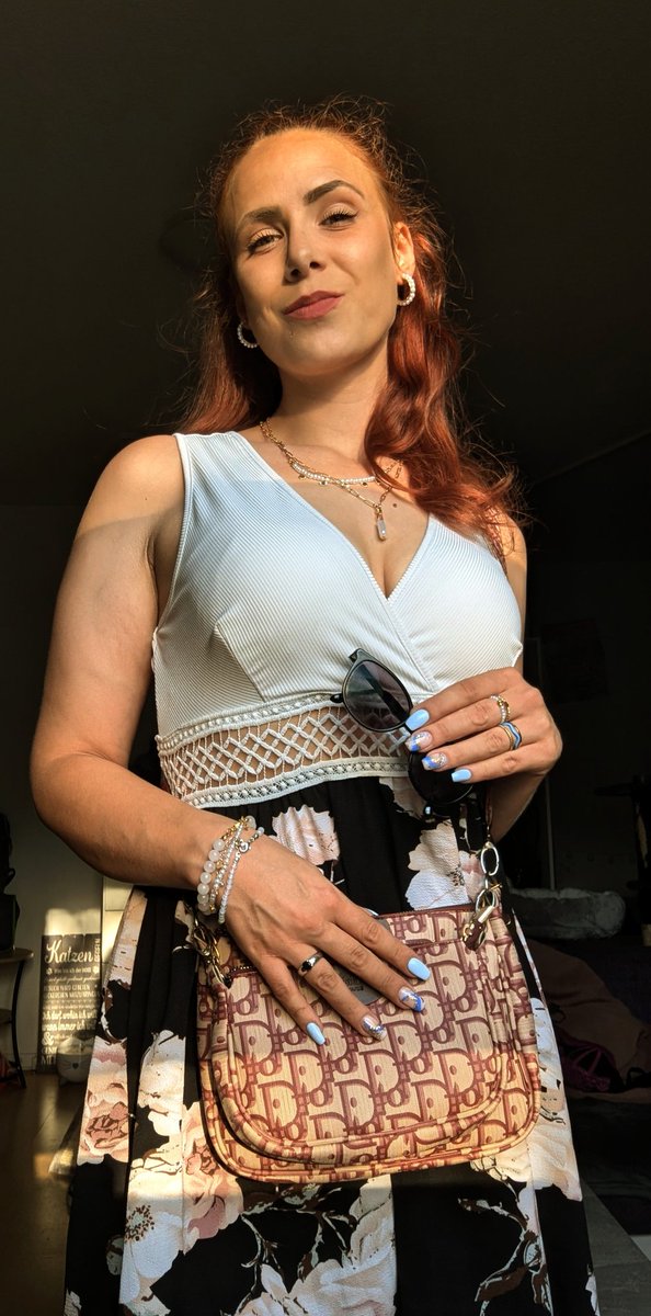 Selbst im kleinen Schwarzen habe ich die Hosen an Bitch! 
Also komm angekrochen und tu brav alles was ich dir sage! 👸🏼🔥🧎🏼‍♂️

#femdom #findom #findomqueen #Goddess #Herrin #Geldherrin #findomsub #finsub #sklave #Loser #Geldschwein #humanatm #findomslave #Geldsklave #cashandgo