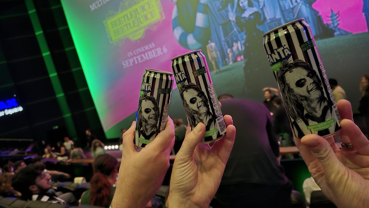 DC WORLD tweet media