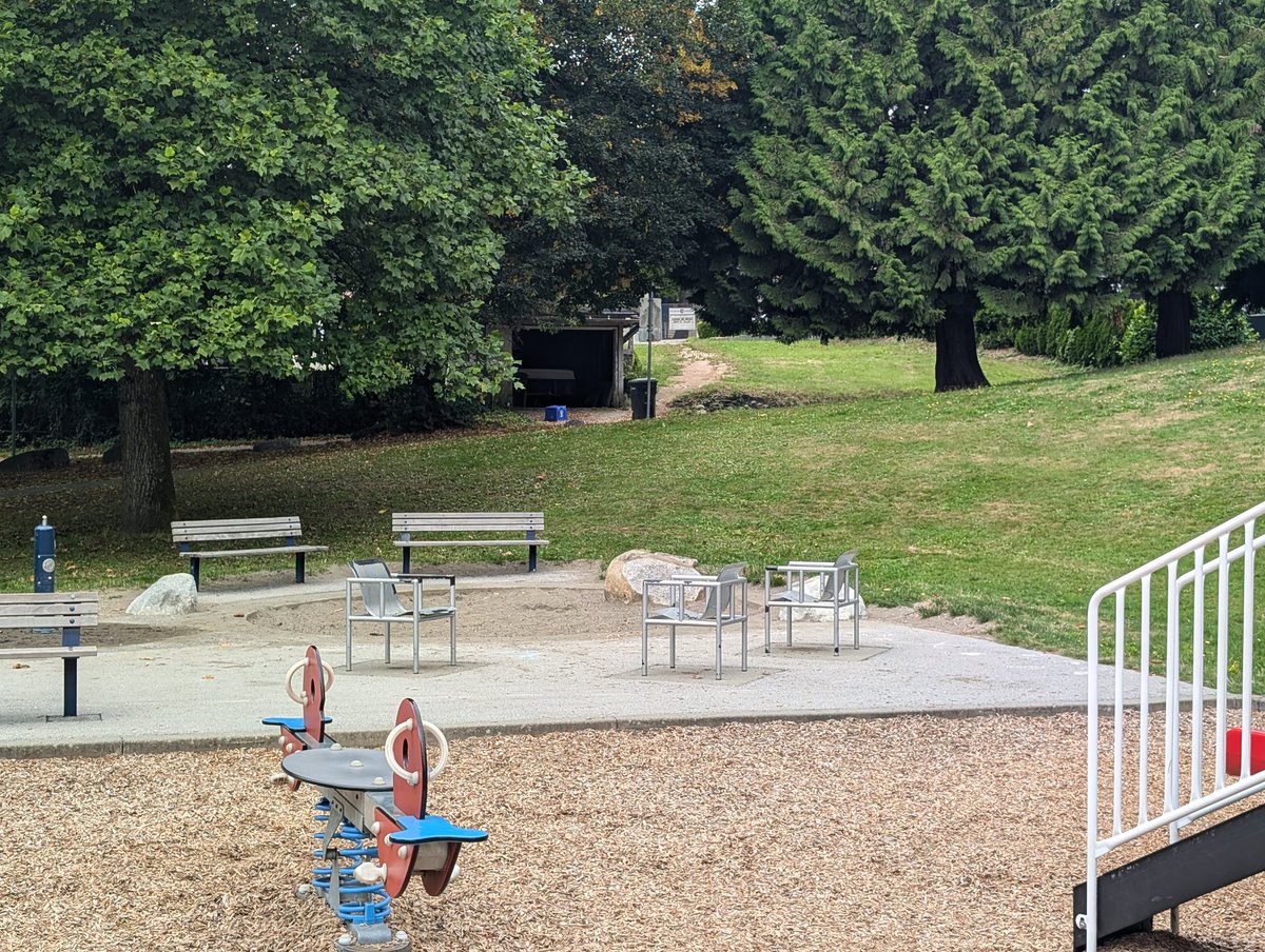 CleanUpBurnaby's tweet photo. 2024 #CleanUpEverywhere Campaign Update, Day 95

AREAS CLEANED UP: 
#Burnaby - Willingdon Heights Park

A quick back to school clean up, along with a few face masks I picked up over the past couple of weeks.

PICKED UP:
- 2 lbs of garbage [YTD: 515 lbs]
- 5 face masks [YTD: 155] https://t.co/m7aVvoquJI