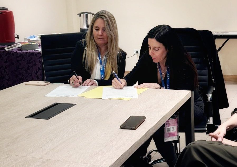 Concretamos el Acuerdo con <a href="/UIAok/">UIA</a> <a href="/redmia_ar/">Red MIA | Mujeres de la Industria Argentina</a> para trabajar en la capacitación e inclusión de emprendedoras en la cadena de valor. #somosparte #wimargentina