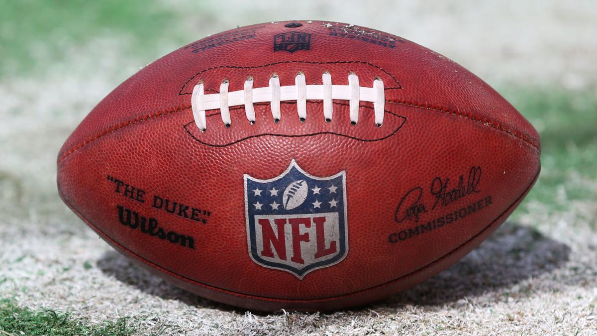 SundayHustle's tweet photo. Estimated $35 billion expected to be bet on NFL https://t.co/ZIox4F74be https://t.co/tFlPpStvO3