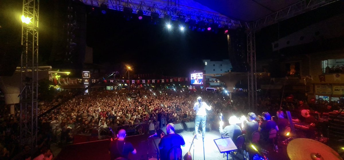 Coşkumuza ortak olan Sındırgılı sevenlerimize teşekkürler… 

#kuzeyinoğlu #volkankonak #sındırgı #balıkesir