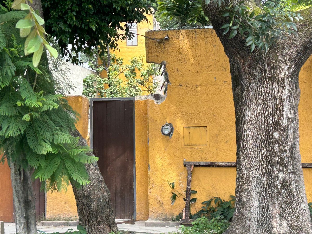 Demolición ilegal de finca en calle San Antonio # 70, en la Col. Las Fuentes, Zapopan.  <a href="/ZapopanGob/">Gobierno de Zapopan</a> <a href="/Linea_Zapopan/">Línea 24/7 Zapopan</a> <a href="/InspZapopan/">Dirección de Inspección y Vigilancia</a> <a href="/JuanJoseFrangie/">Juan José Frangie</a> Urge la presencia de las autoridades municipales!!