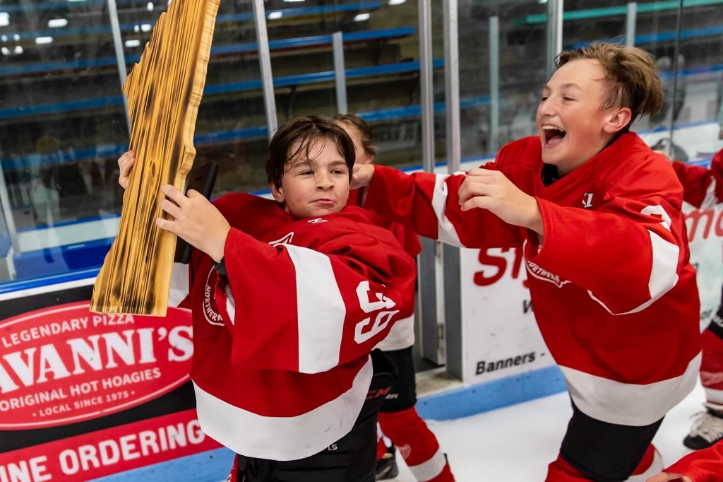 YouthHockeyHub's tweet photo. Northern Minnesota goes AAA 

After decades of metro area domination among AAA offseason hockey programs, northern Minnesota has begun to catch up. 

STORY LINK >>> https://t.co/xsRwaYgIA3 https://t.co/bEXIadC4zg