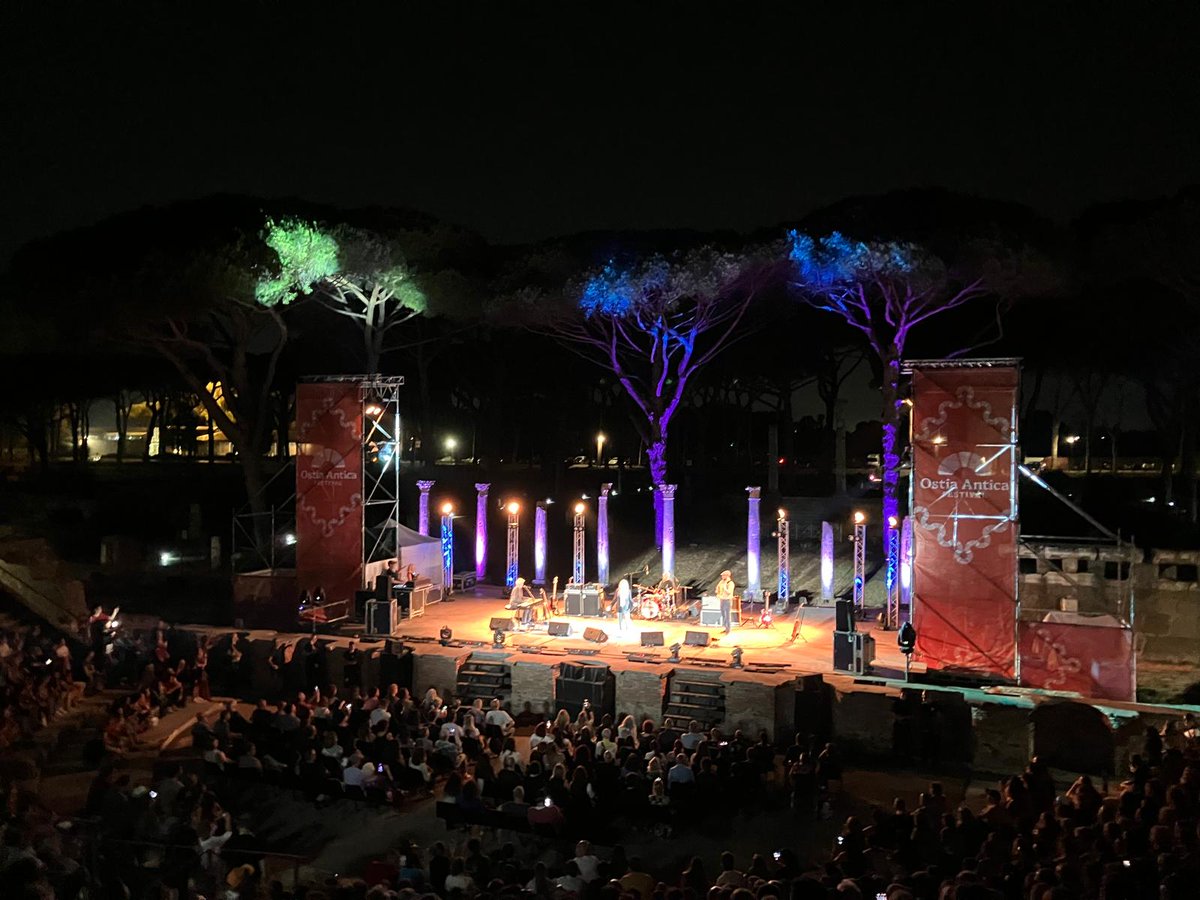Stasera la sacerdotessa del #rock #PattiSmith a #OstiaAntica ricordando #Pasolini. Meravigliosa