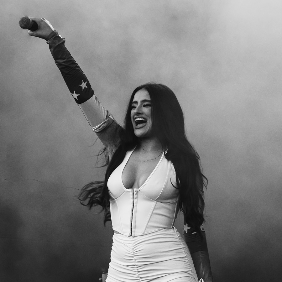 HOLA SEPTEMBER 🤍 como se vienen sorpresas este mes 👀

picture by the amazing @bbeyondbones #newsingle #newrelease #NewMusicAlert #NowPlaying #Toronto #Venezuela #Venezuelan