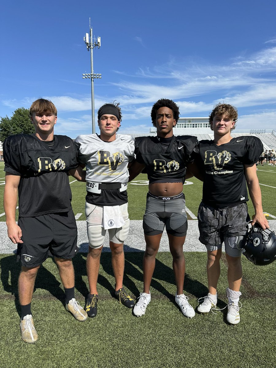 sportsinkansas's tweet image. Todays stop📍
Blue Valley (5A🏈)

Blue Valley is coming off a good year but they look to improve and have an even better year. A great senior group leads this team under HC Allen Terrell. We will hear from them tonight @sportsinkansas #sportsinkansas