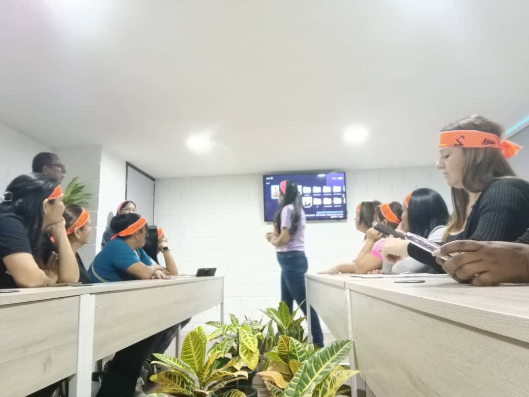 #03Sep24 II El personal femenino del CAA, asistió al Plan Vacacional “Con Aroma de Mujer” en el Instituto de la Mujer de Aragua, gracias a nuestra Gobernadora Karina Carpio, con el objetivo de brindar alegría, reflexión y esparcimiento. #FANB
#ConAromaDeMujer