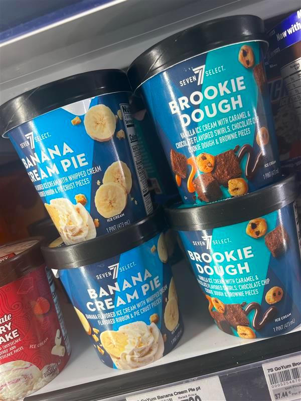 mktbydesign's tweet image. Recently launched new packaging for 7-Select ice cream pints at @7Eleven! Unique flavors, bold designs, and eye-catching ingredients make these pints irresistible. 😋🍨 #PackagingDesign #MBD #7Select #IceCream #RetailBrands #Storebrands #PrivateBrand