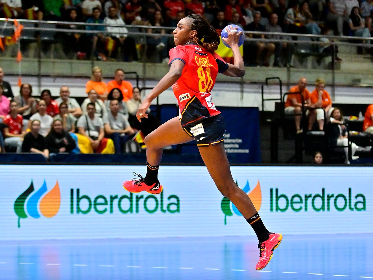RFEBalonmano (@rfebalonmano) on Twitter photo 😔 Nuestra Guerrera, <a href="/ShandyBarbosa86/">Alexandrina Barbosa</a>, ha anunciado su retirada del balonmano
🤾♀️ 171 partidos
🎯 765 goles
🥈Campeonato del Mundo 2019
🥈Campeonato de Europa 2014
👏 ¡Un ejemplo del ADN de las #Guerreras 🇪🇸!
#Handball #Balonmano #SheLovesHandball 😔 Nuestra Guerrera, <a href="/ShandyBarbosa86/">Alexandrina Barbosa</a>, ha anunciado su retirada del balonmano
🤾♀️ 171 partidos
🎯 765 goles
🥈Campeonato del Mundo 2019
🥈Campeonato de Europa 2014
👏 ¡Un ejemplo del ADN de las #Guerreras 🇪🇸!
#Handball #Balonmano #SheLovesHandball