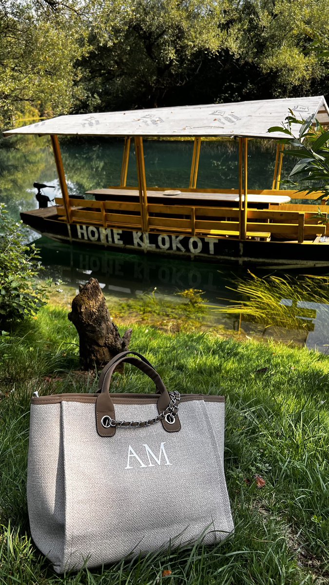 وأحب اسافر مع سحابٍ تعلى
واحب فوق الغيم لمع البروقي