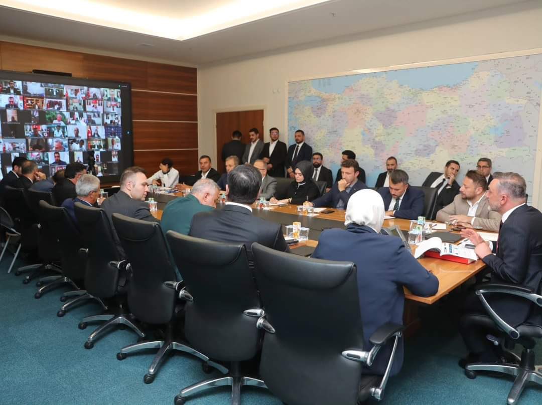 📍 AK Parti Genel Merkezi  

Genel Başkan Yardımcımız Sayın <a href="/erkankandemir/">Erkan Kandemir</a>’in Başkanlığında,Video Konferans yöntemiyle 81 İlimizin İl Başkanları ile yürütülen çalışmalarımız ile ilgili Değerlendirme Toplantımızı gerçekleştirdik.

Toplantımızın hayırlara vesile olmasını diliyorum.