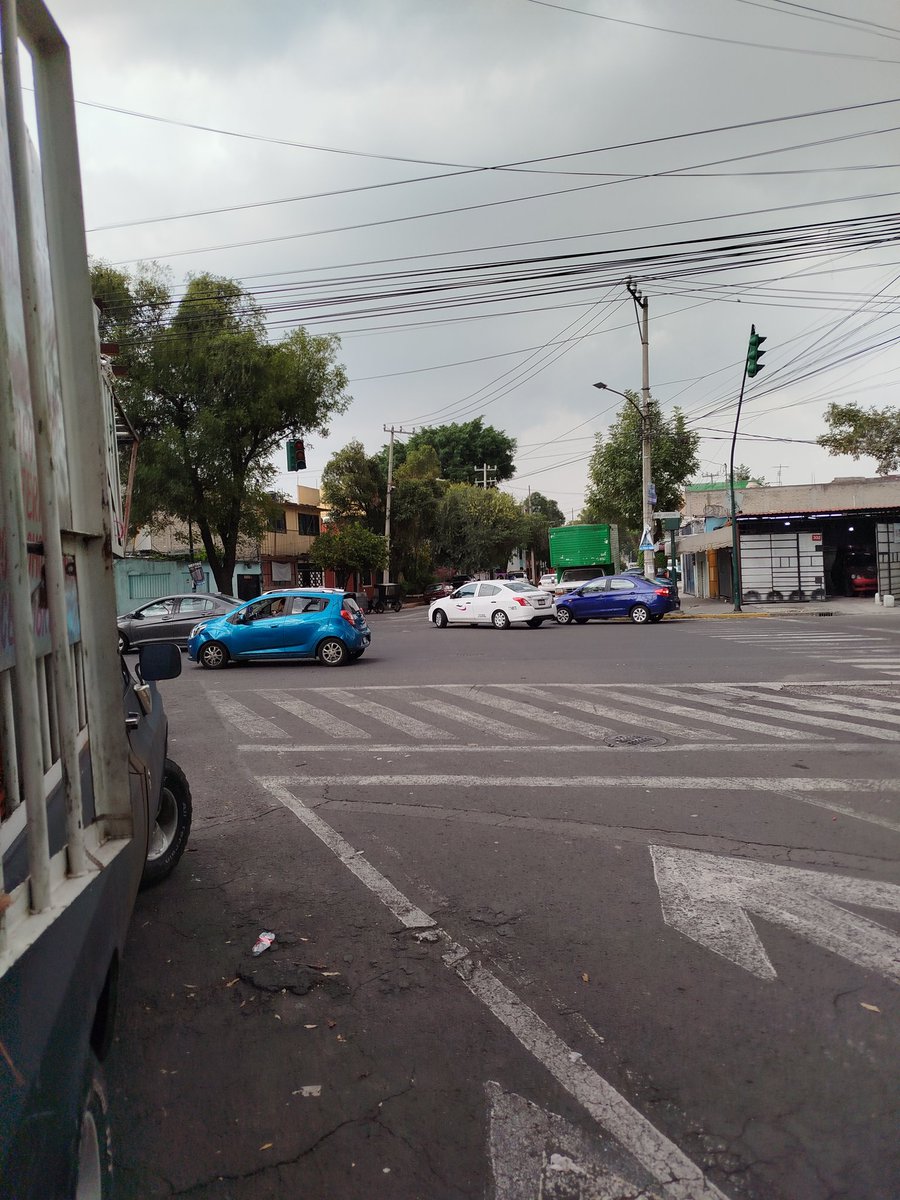 javdown36's tweet photo. @OVIALCDMX @SSC_CDMX @UCS_GCDMX  APOYO DE REPARACION DE SEMAFOROS ESCOLARES  EN AV JARDÍN Y MOLDEADORES COL PROHOGAR CP 02600 AZCAPOTZALCO EN ZONA ESCOLAR SECUNDARIA 242 Y ESCUELA PREESCOLAR LEONARDA GOMEZ BLANCO https://t.co/Xw2bY53NWW