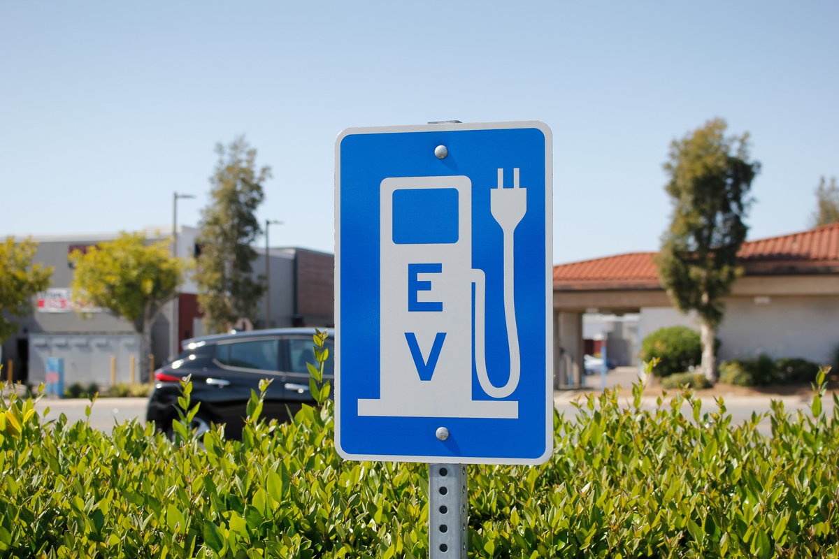 westgov's tweet image. Millions in federal investment is being directed to western states to develop #EV charging infrastructure. Read about the projects receiving funding in #CA, #WY, #ND, #AZ, #OR and elsewhere: ow.ly/yef350TaWFq

#EVcharging #electricvehicles #westgov