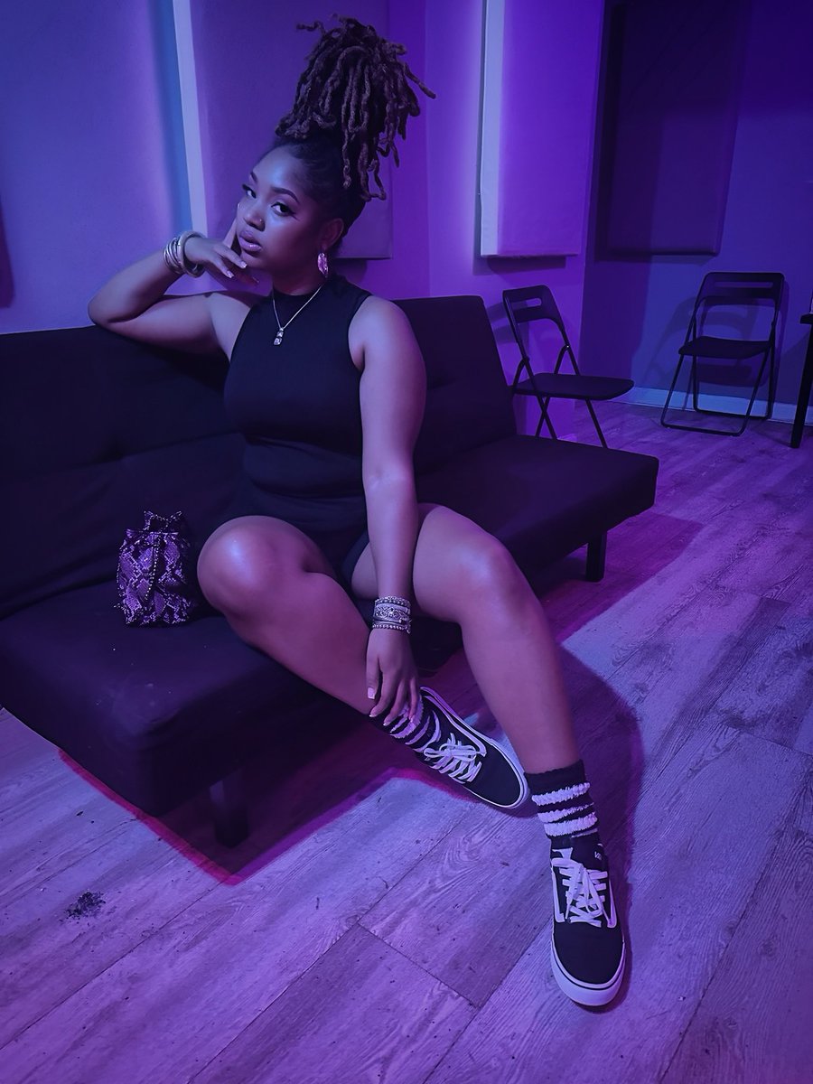 VeveSOfficial's tweet photo. 🎙️🎬🫶🏾💜. Loading …. https://t.co/2LjT9AkAR4