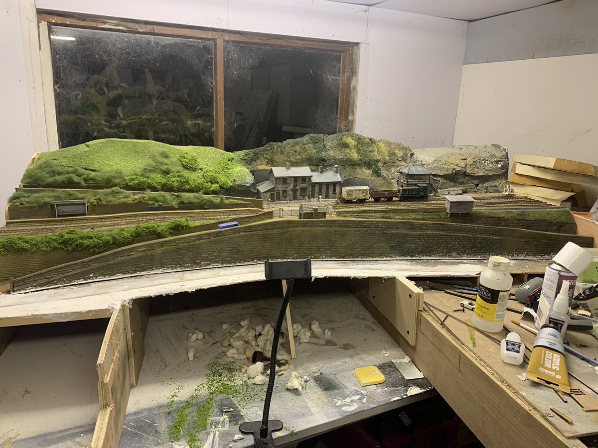 lnr_models's tweet image. Tonight’s standing in the doorway planning next steps while staring at it and not going to bed moment…

It’s been mostly chipping errant ballast off sleepers tonight….

#modelrailways
#modelrailwayaccessories #hornbymodelrailways #ukmodelrailways #modelrailwaysuk #TMRGUK