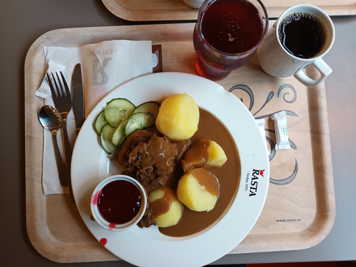 kristallnaach's tweet photo. Gleich #Stuga? Nöö..haben Hunger!
😘Vom #See liegt #Rasta am Weg😇
#Dagenslunch 😝♥ #Dagensmenü
#Pannbiff..#Kaffee..#Salat..Getränk
#Vänern #Karlstad #Autobahn #E18
#Schweden 🇸🇪 #Sverige 🦌#Sweden
#Elchenländle24 💙💛 #Värmland https://t.co/lhn16fCEQf