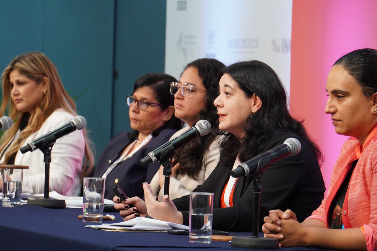 💬En la sesión "Violencia por razón de género contra las mujeres: mediciones y desafíos" del Encuentro de #EstadísticasDeGénero Teresa Guerra, Coordinadora del #CEEG de #ONUMujeres señaló "La violencia feminicida es la forma más brutal de violencia contra las mujeres y niñas."