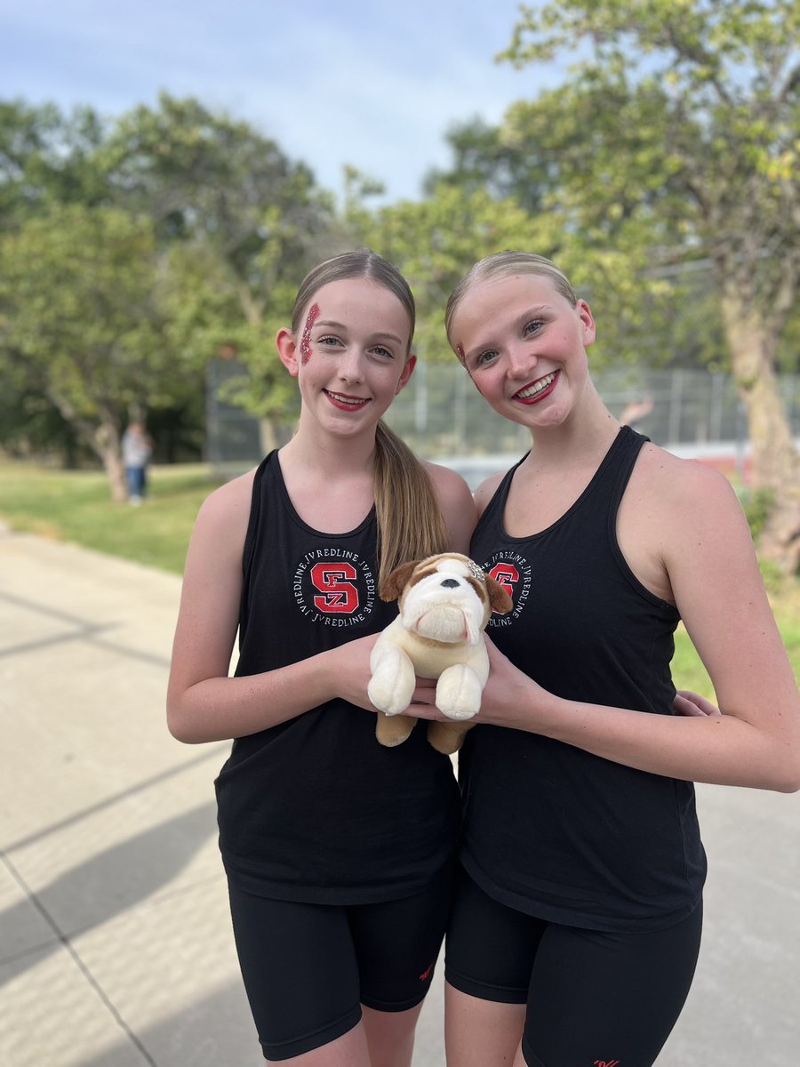 Let the season begin!!! Great start ladies 🐾❤️🐾 congratulations Riley for receiving the traveling Bulldog for all your hard work.