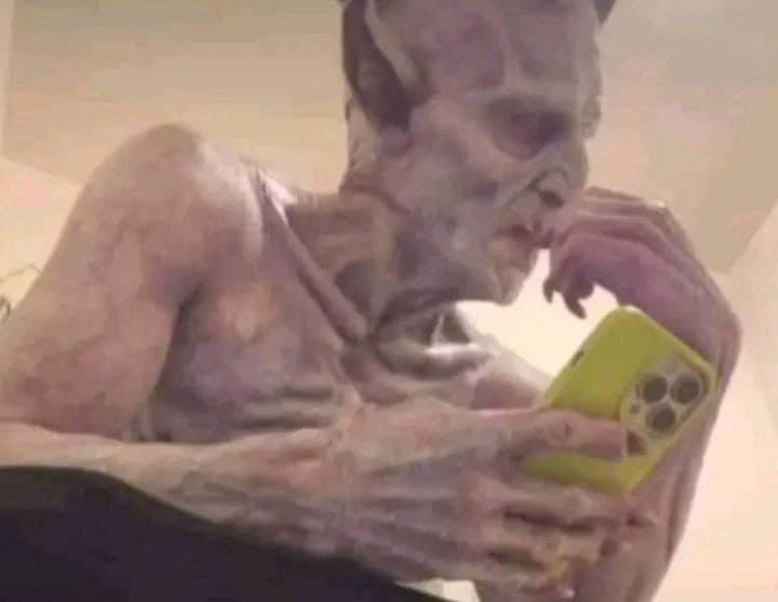 chofeto's tweet image. Mi ex tratando por milésima vez recuperarme con mensajes pendejo. 😂