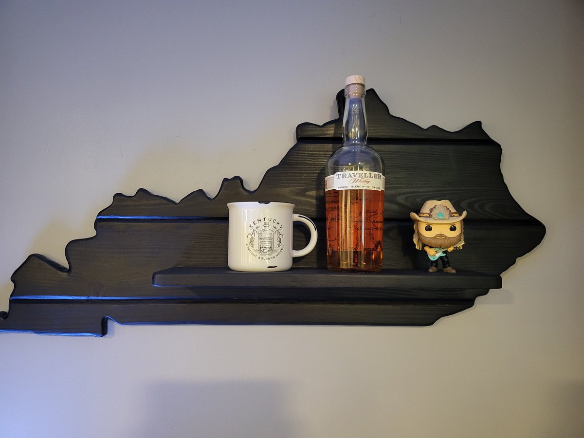 Jakeponder92's tweet photo. Little Birthday Celebration that included alot of @ChrisStapleton love the homemade cookies and the Canvas from our concert. And of course "little" Chris on the shelf with the Travelers Whiskey https://t.co/g8uMZE8e0L