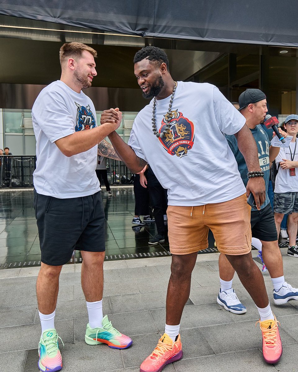 PelicansNBA's tweet photo. Zion 🤝 Luka 

@dallasmavs | @Jumpman23 https://t.co/NQ0HlFEYzT
