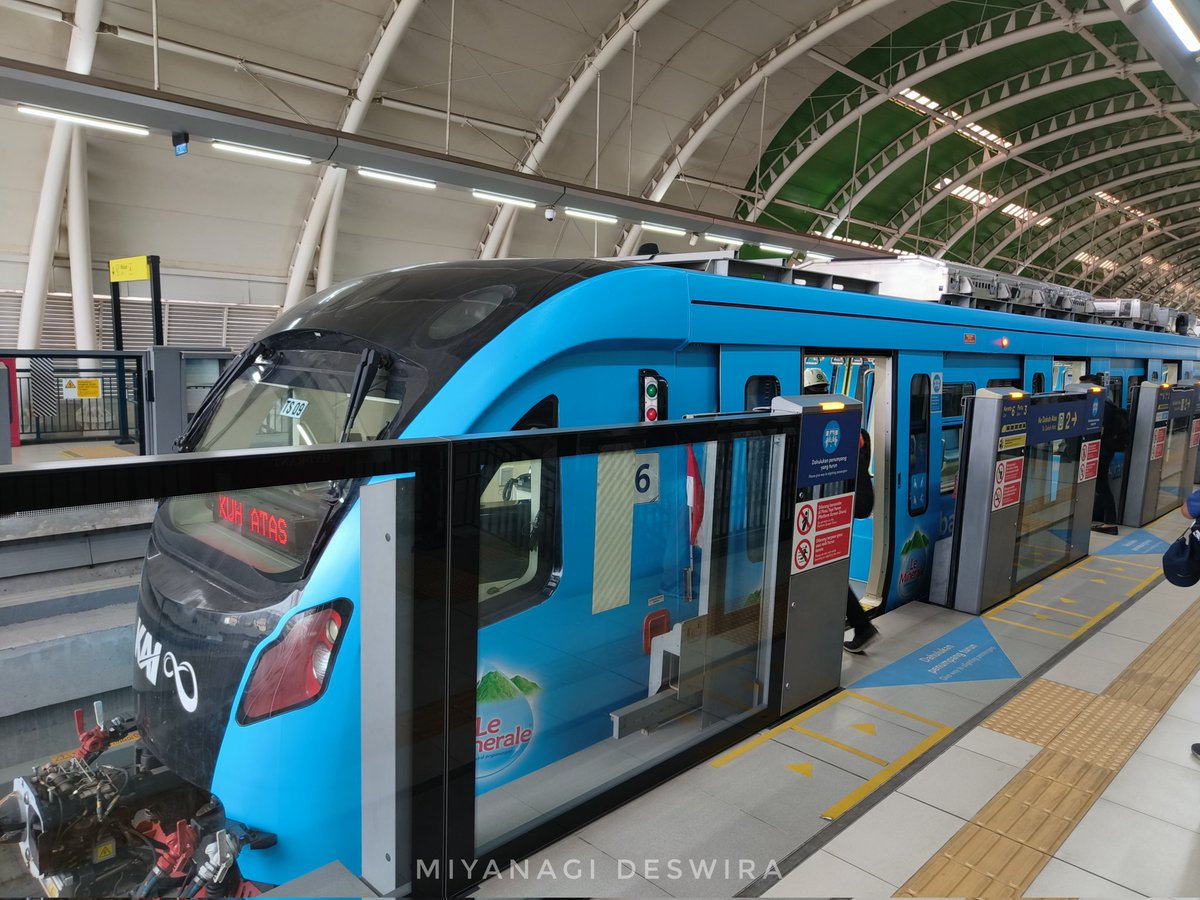 MiyanagiDeswira's tweet photo. LRT Jabodebek dengan body branding 'Le Minerale'

TS08
TS09
TS12

Bekasi Line, 03/09/24 https://t.co/HZKdQW9xmf