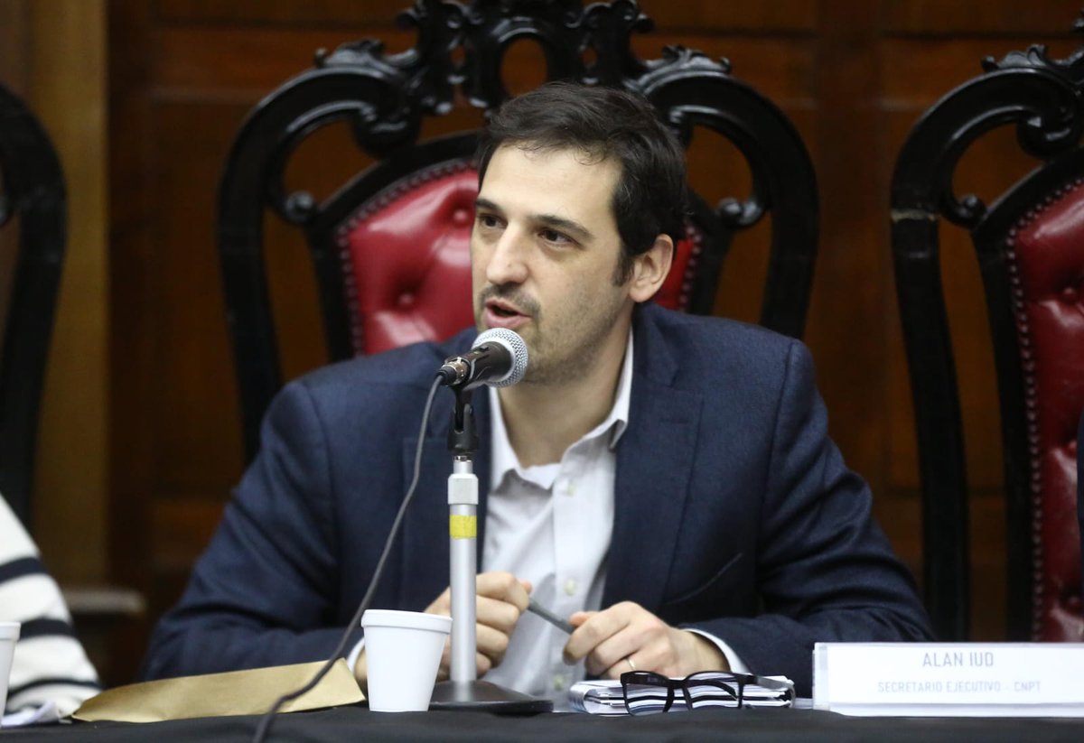 CNPTArgentina's tweet photo. Hernán Olaeta, Director Nacional de Política Criminal en materia de Justicia y Legislación Penal del Ministerio de Justicia de la Nación y @anituainaki, docente e investigador de la UBA y la UNPAZ. 

La mesa fue moderada por el Secretario Ejecutivo del CNPT, @alaniud. https://t.co/BT9GQuiHPy