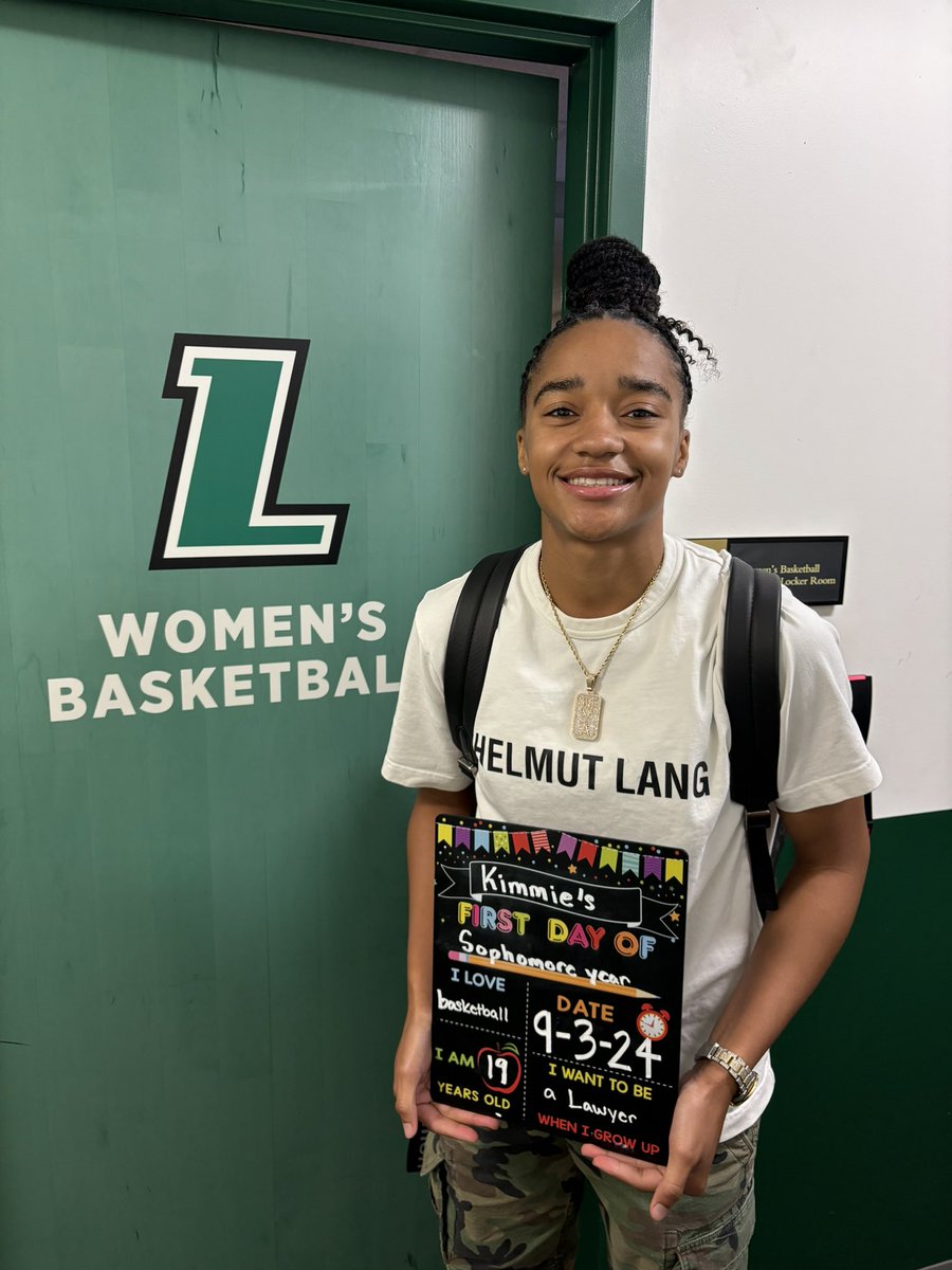 Loyola Women's Basketball tweet media