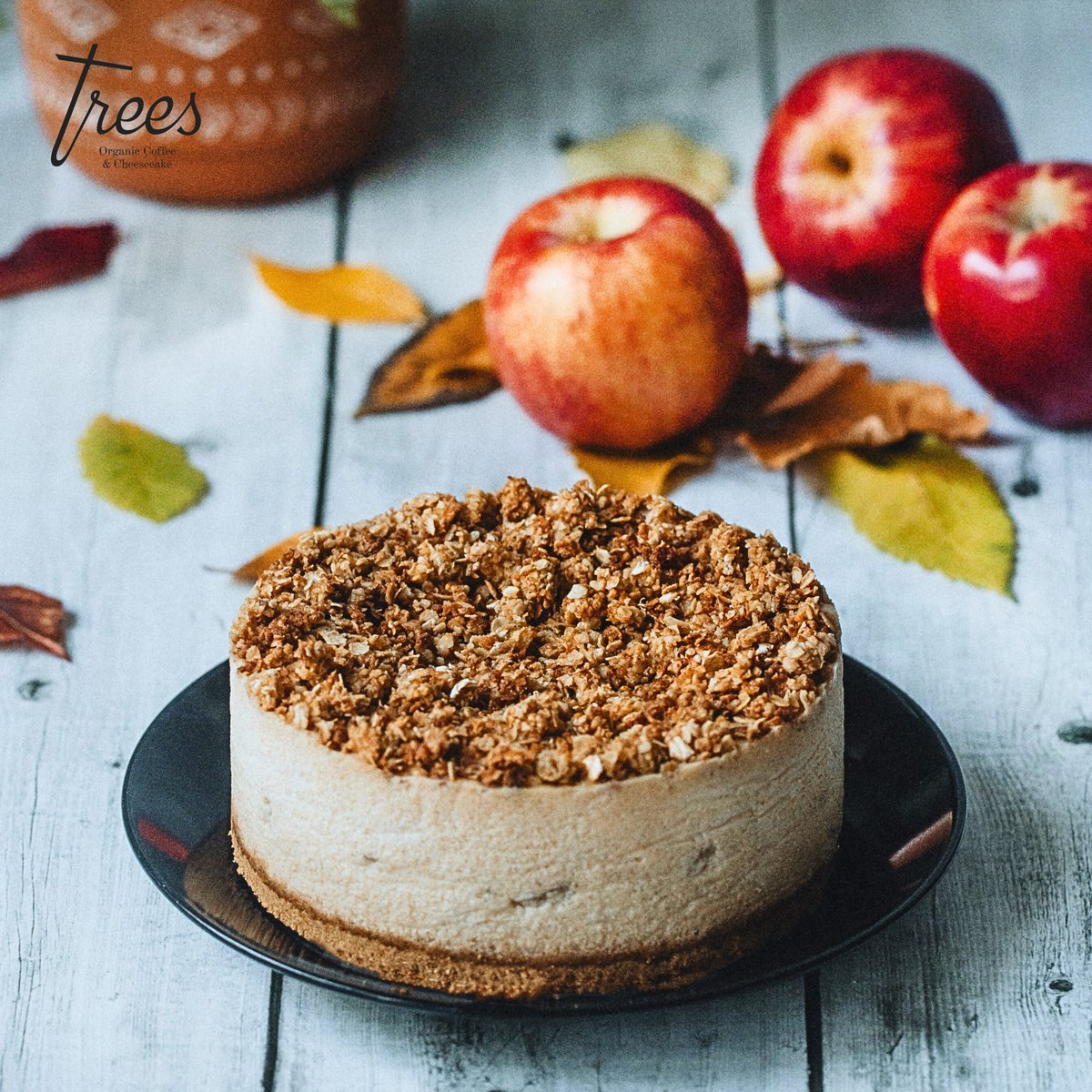 Savour the Return of a favourite! Starting September 6, our Apple Crumble Cheesecake is back! 🍎
Dive into the creamy richness of our classic cheesecake, now enhanced with juicy apples, a crunchy oat crumble, and a drizzle of caramel. 
#applecheesecake #applelover #cheesecakae