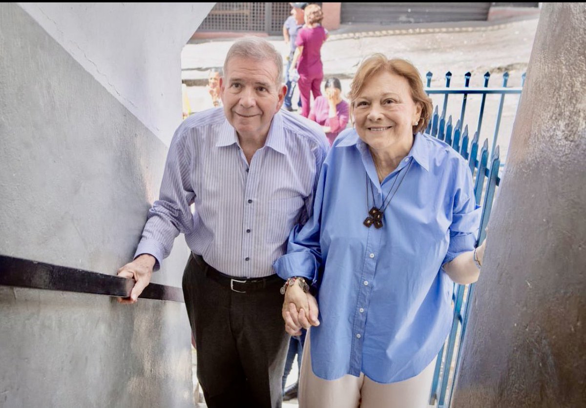 Jhonffonseca's tweet photo. Con El Corazón En La Mano De 1 a 10, cuánto estás firme con el presidente electo Edmundo González? https://t.co/rtDeoDj73E