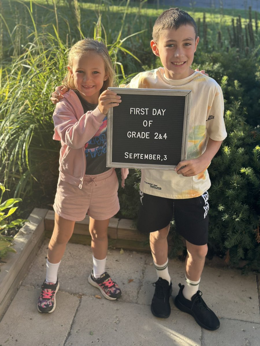 Mrs_Gulliver's tweet photo. Grade 2 and 4 ready!!
#ocsbFirstDay https://t.co/E8EeJYWKGg