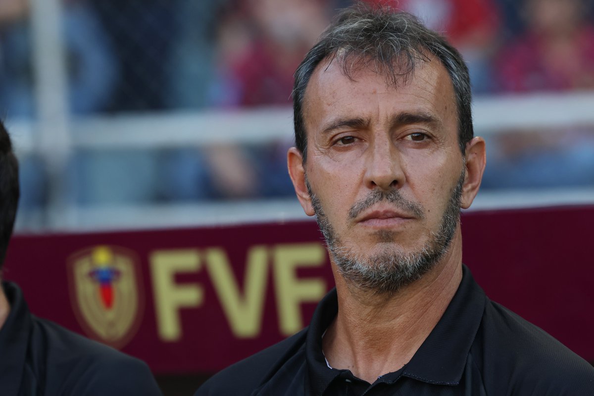 VSportsTM's tweet photo. "Queremos seguir siendo el equipo competitivo que fuimos en las Eliminatorias y en la Copa América. Hay que pensar en que empezamos de cero y no que somos unos fenómenos. Hay que mantener los pies sobre la tierra y trabajar con humildad".

🗣️ Fernando Batista. https://t.co/6ml0yPQq0v