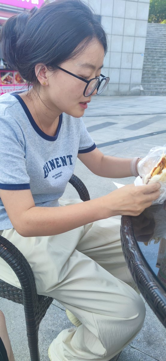 这几天胃酸，也不知道是哪位爸爸的，老公还不知道，周末去医院检查一下