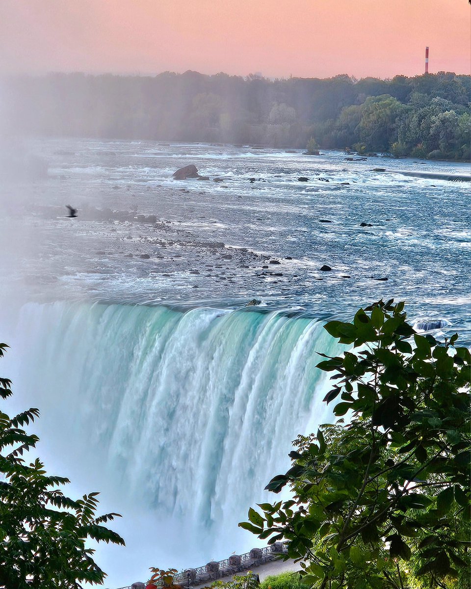Kat_in_niagara's tweet photo. Sunrise scenes this morning, seen from the Fallsview Casino paths.  #stormhour @ThePhotoHour #Niagarafalls #ShareYourWeather https://t.co/FcAHI20qBb