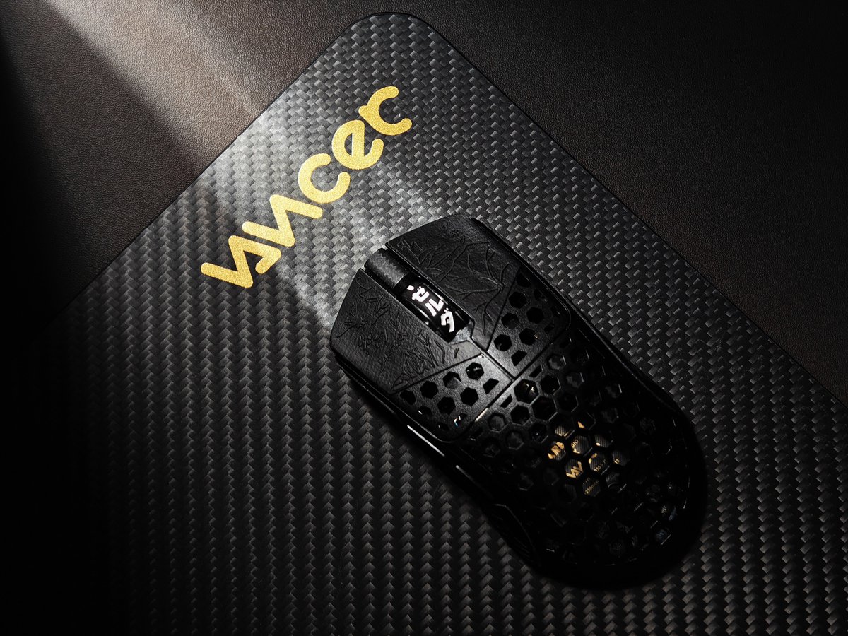 Akitsu X Vancer Trigger Carbon Fiber mousepad