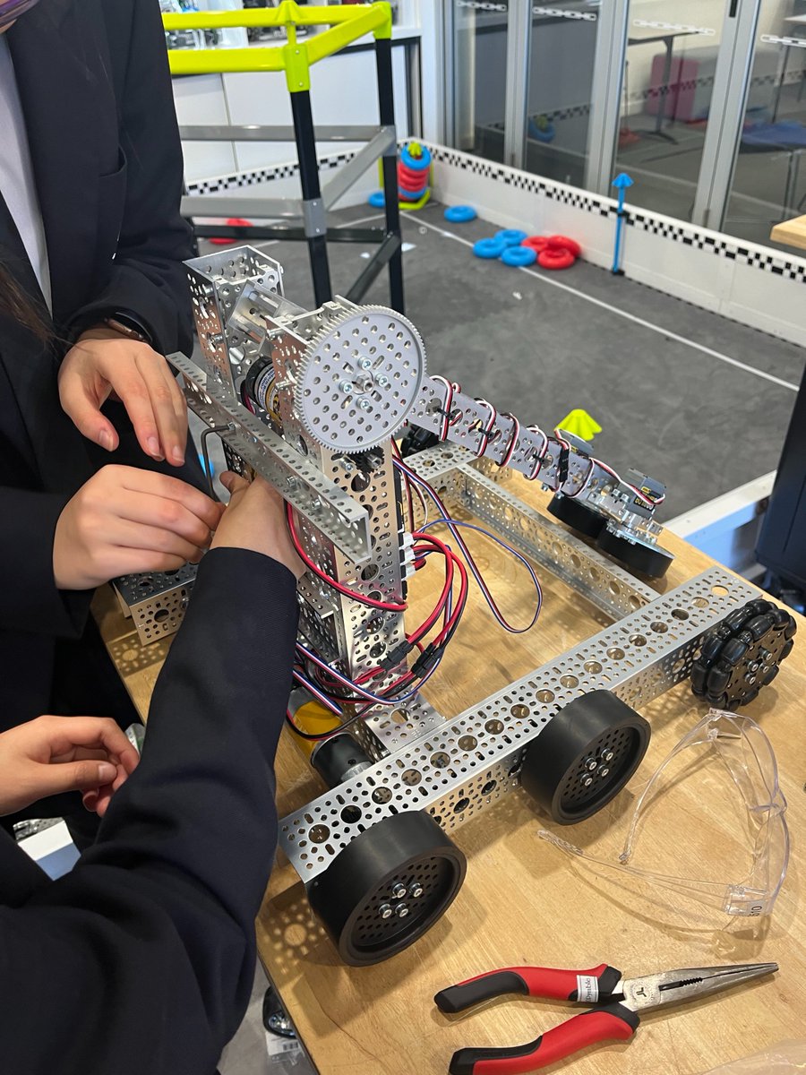 EdReboot's tweet photo. Exciting to see our Year 9 students building FTC robots and designing their own robotics competition! Hands-on learning at its best, blending creativity, problem-solving, and teamwork. The future of #STEM is bright!  #Robotics #Innovation https://t.co/MnzzK4wE0x
